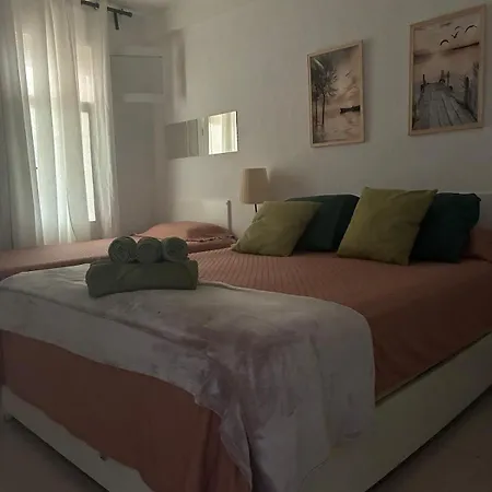 Con Piscinas Y Parking 阿德耶