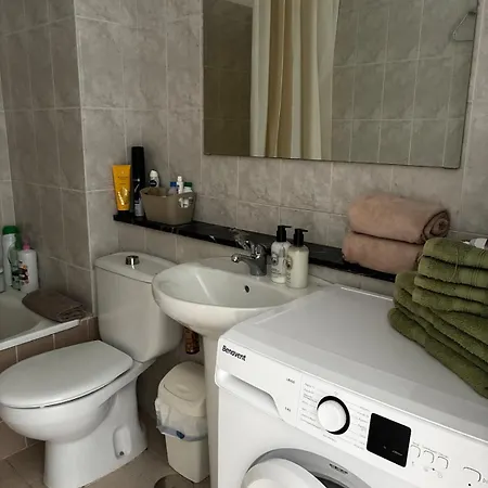 Con Piscinas Y Parking 公寓 *