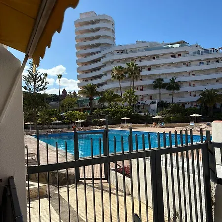 Con Piscinas Y Parking Appartamento