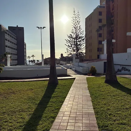 Con Piscina Y Parking En Playa De Americas *