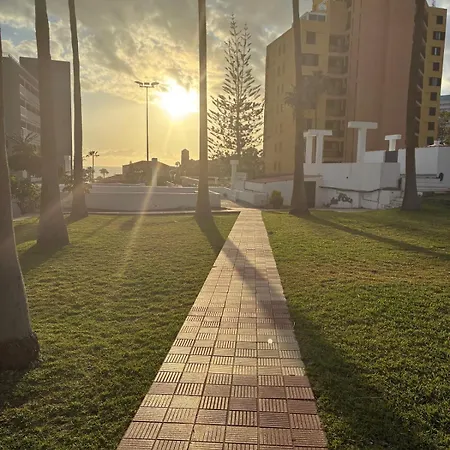 Con Piscinas Y Parking *