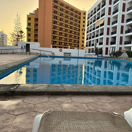 Con Piscinas Y Parking