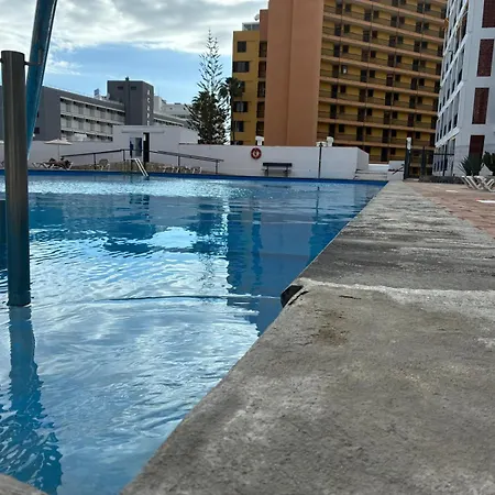Con Piscina Y Parking En Playa De Americas