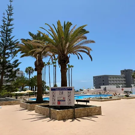 Con Piscina Y Parking En Playa De Americas Διαμέρισμα *