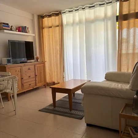 Con Piscinas Y Parking Apartment