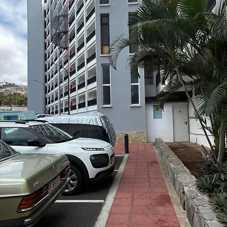 Con Piscinas Y Parking Apartment