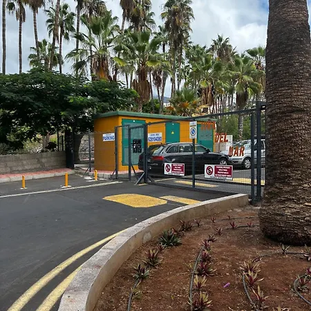 Con Piscina Y Parking En Playa De Americas Διαμέρισμα *