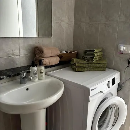 Con Piscinas Y Parking