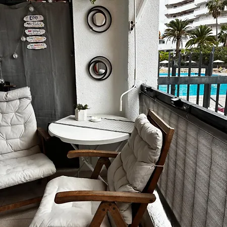 Con Piscina Y Parking En Playa De Americas Apartment *