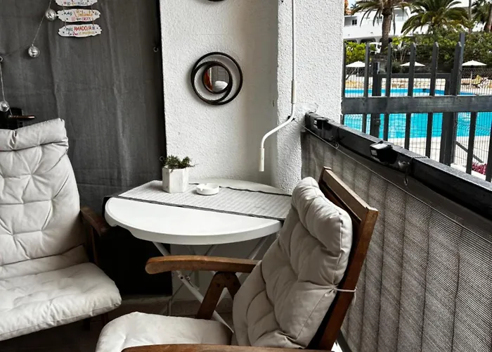 Con Piscinas Y Parking Apartamento *