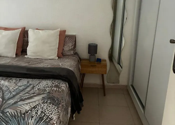 Con Piscinas Y Parking