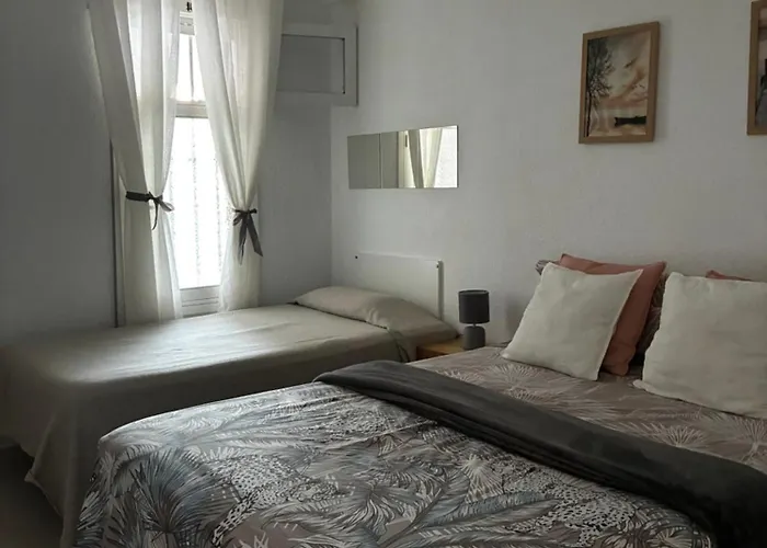 Con Piscinas Y Parking Apartamento